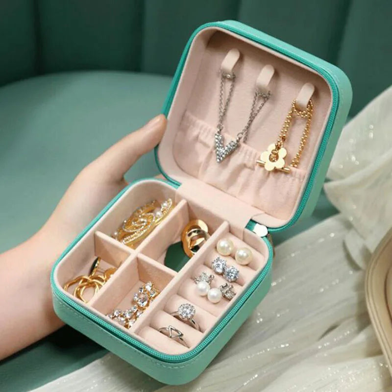 Portable small jewelry box organizer
